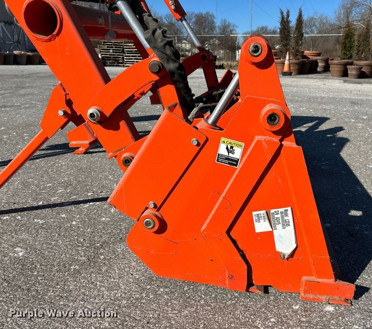 image for item EK4065 Kubota LA1153S loader and bucket