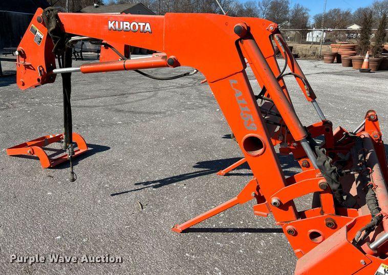 image for item EK4065 Kubota LA1153S loader and bucket