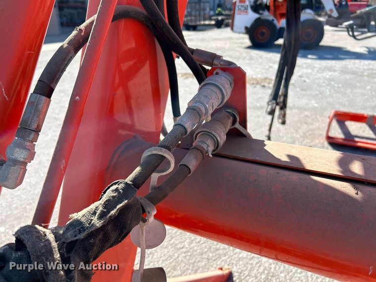 image for item EK4065 Kubota LA1153S loader and bucket