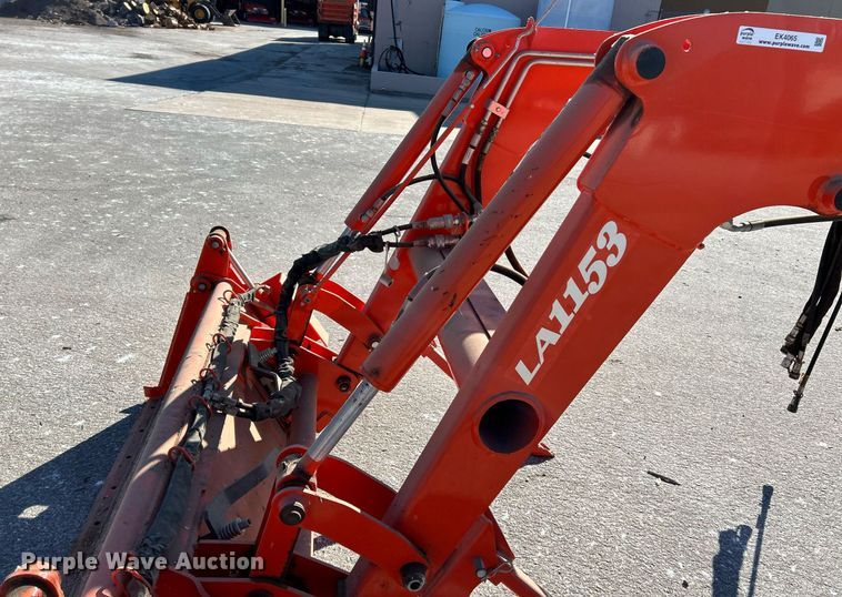 image for item EK4065 Kubota LA1153S loader and bucket