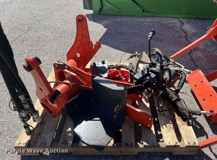 image for item EK4065 Kubota LA1153S loader and bucket