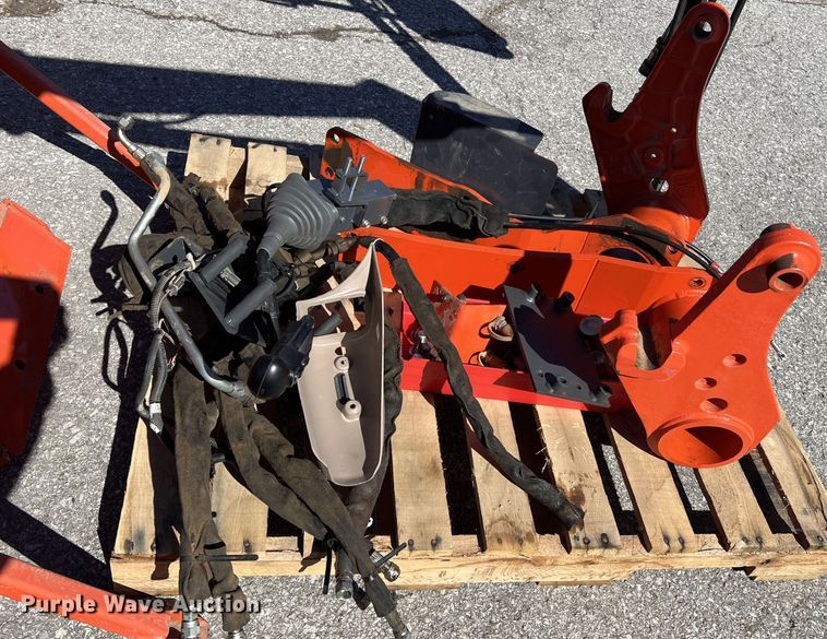 image for item EK4065 Kubota LA1153S loader and bucket