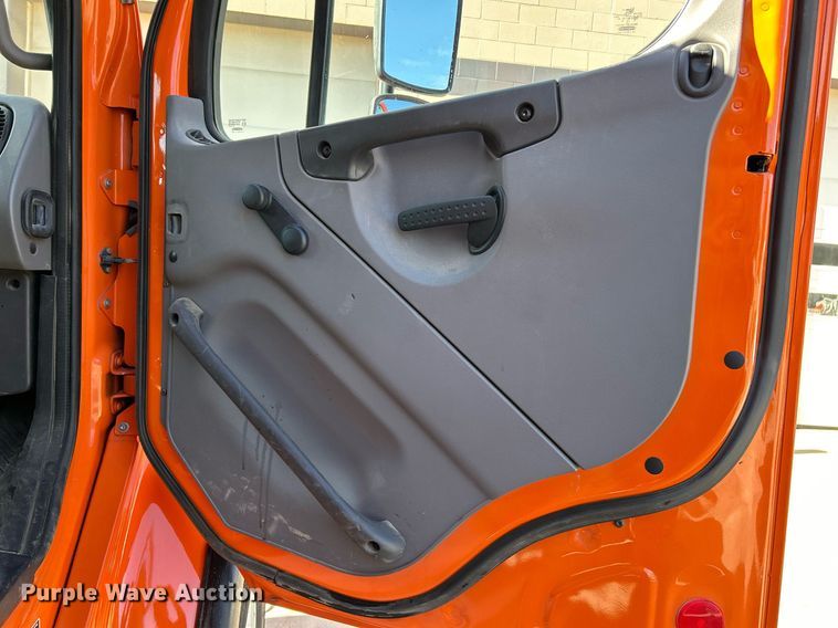 image for item EK4071 2013 Freightliner    Business Class M2  dump truck