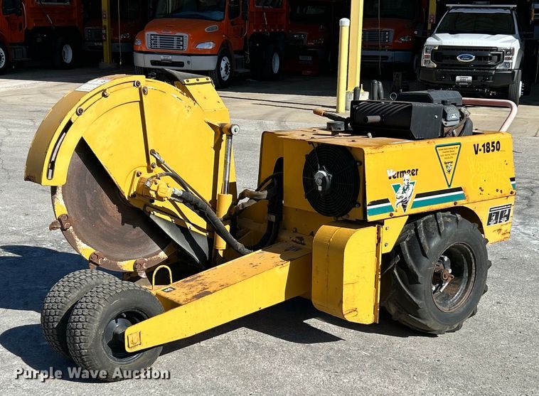 image for item EK4072 1998 Vermeer V-1850RCA root cutter