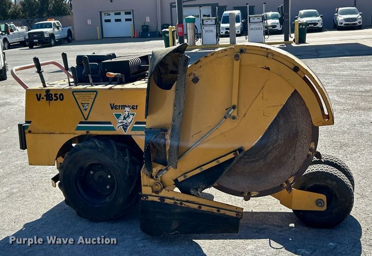 image for item EK4072 1998 Vermeer V-1850RCA root cutter