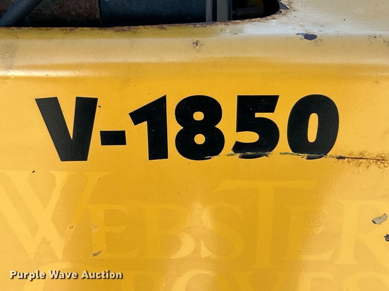 image for item EK4072 1998 Vermeer V-1850RCA root cutter