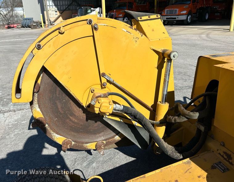 image for item EK4072 1998 Vermeer V-1850RCA root cutter