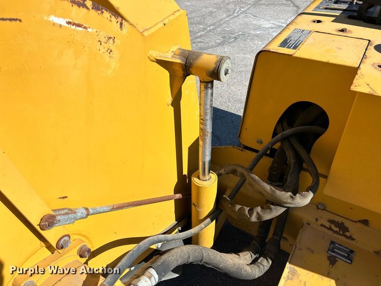 image for item EK4072 1998 Vermeer V-1850RCA root cutter