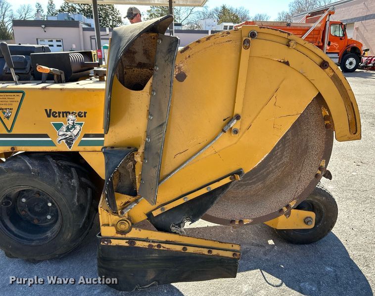 image for item EK4072 1998 Vermeer V-1850RCA root cutter