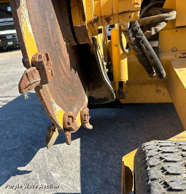 image for item EK4072 1998 Vermeer V-1850RCA root cutter