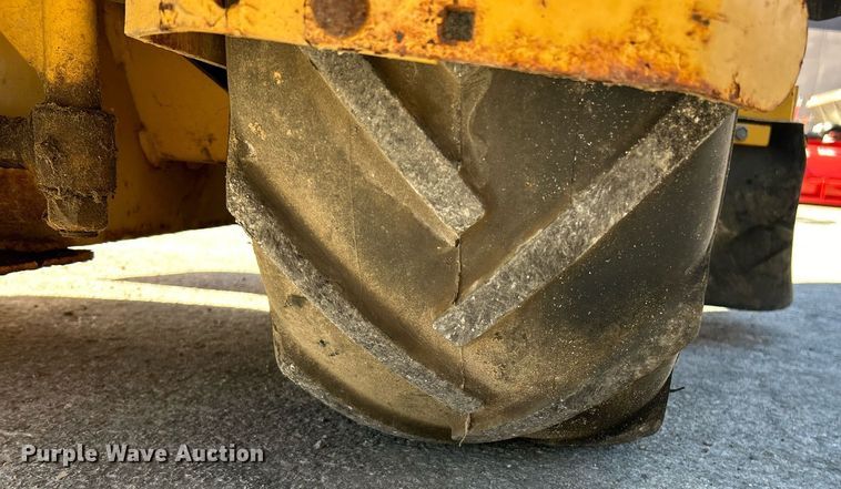 image for item EK4072 1998 Vermeer V-1850RCA root cutter