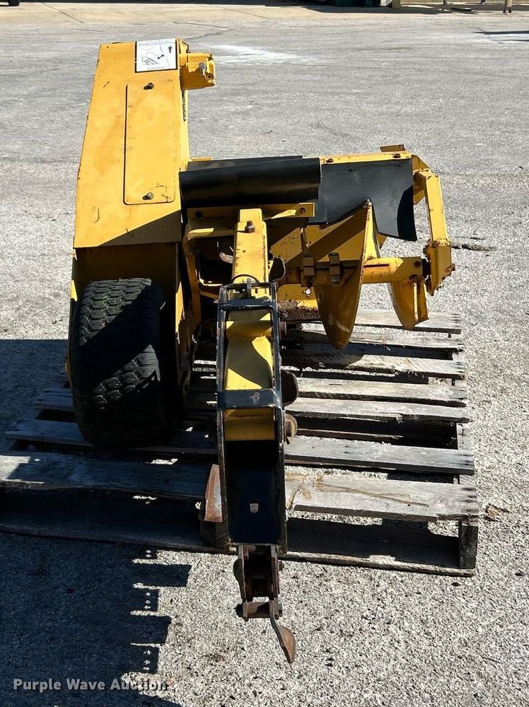 image for item EK4072 1998 Vermeer V-1850RCA root cutter