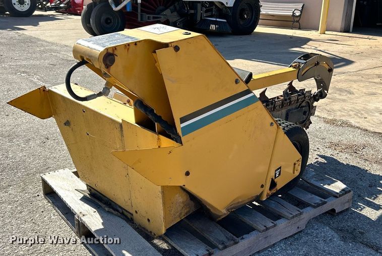 image for item EK4072 1998 Vermeer V-1850RCA root cutter