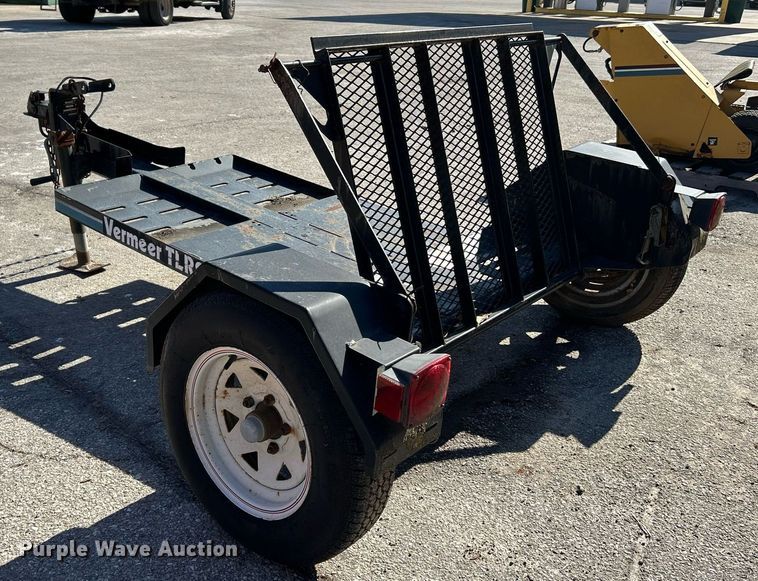 image for item EK4072 1998 Vermeer V-1850RCA root cutter