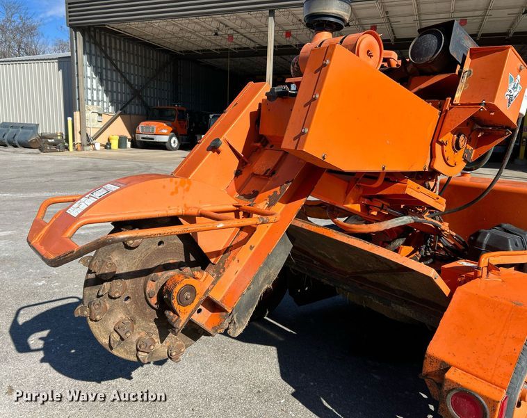 image for item EK4073 1997 Vermeer SC672A stump grinder