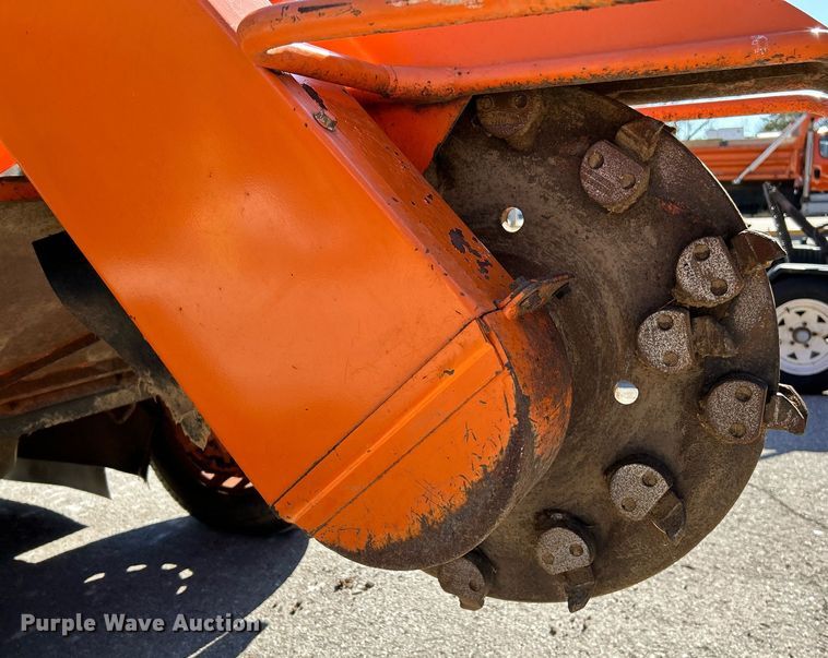 image for item EK4073 1997 Vermeer SC672A stump grinder