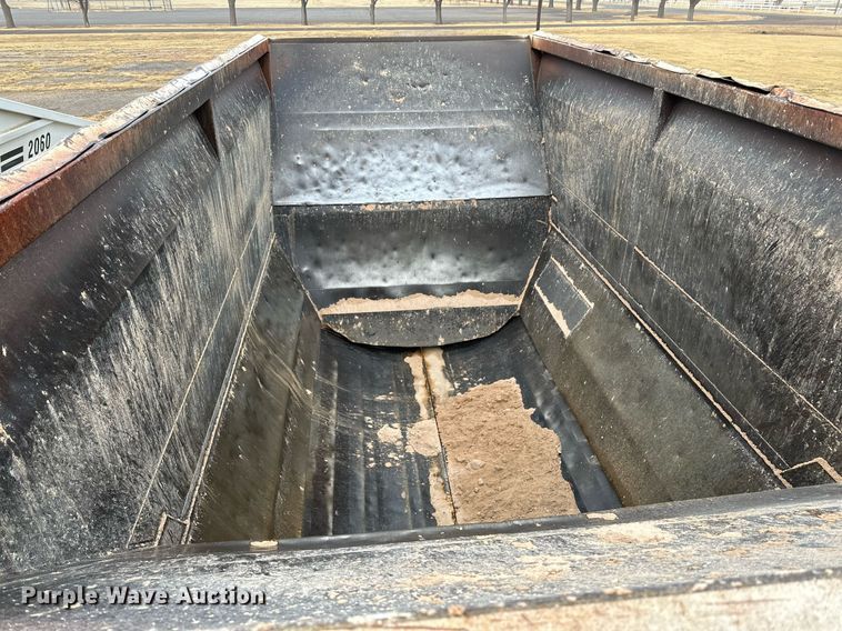 image for item IB9314 2007 Midland MG40MC2000 bottom dump trailer