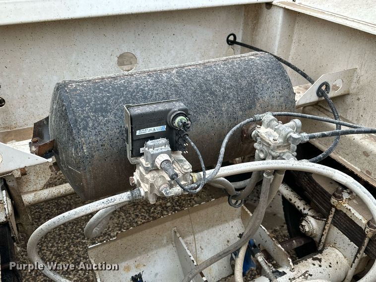 image for item IB9314 2007 Midland MG40MC2000 bottom dump trailer