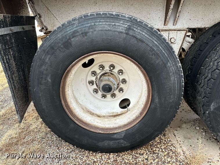 image for item IB9314 2007 Midland MG40MC2000 bottom dump trailer