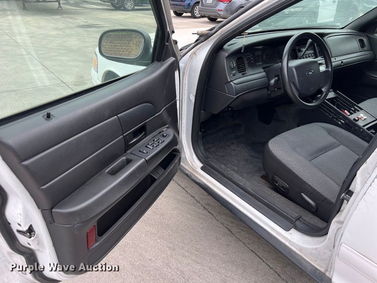 image for item KV9813 2007 Ford Crown Victoria Police Interceptor 
