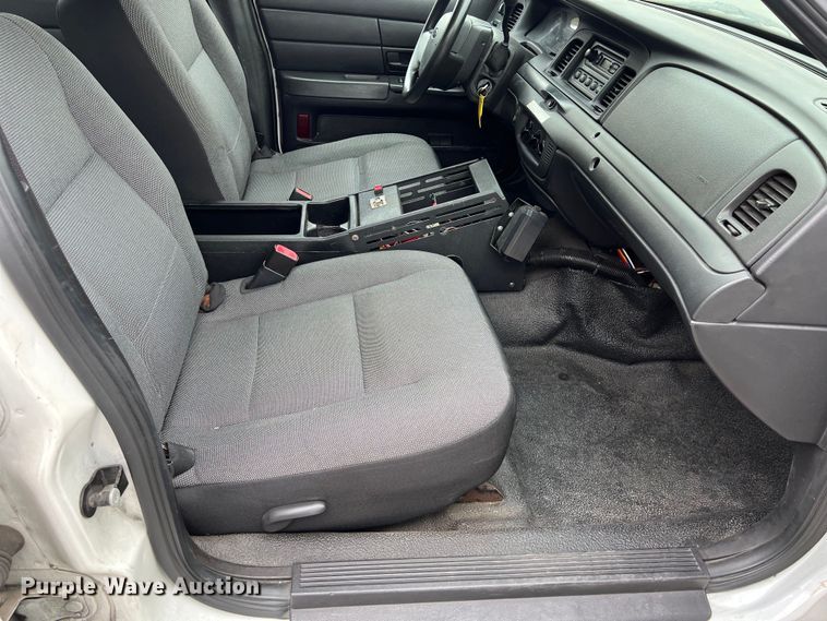 image for item KV9813 2007 Ford Crown Victoria Police Interceptor 