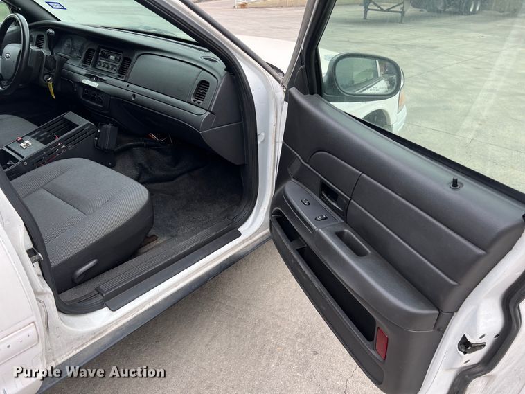 image for item KV9813 2007 Ford Crown Victoria Police Interceptor 