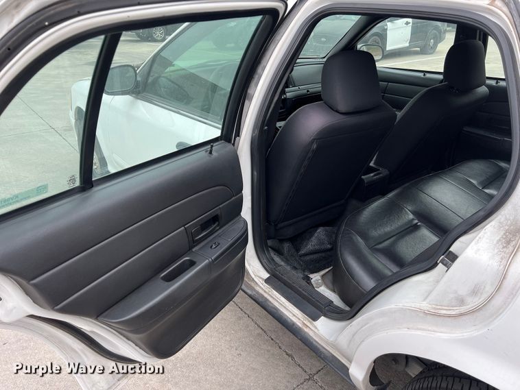 image for item KV9813 2007 Ford Crown Victoria Police Interceptor 