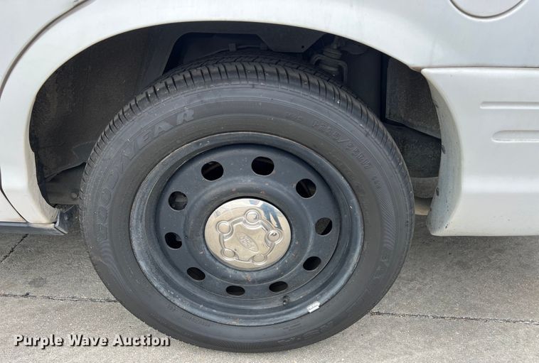 image for item KV9813 2007 Ford Crown Victoria Police Interceptor 