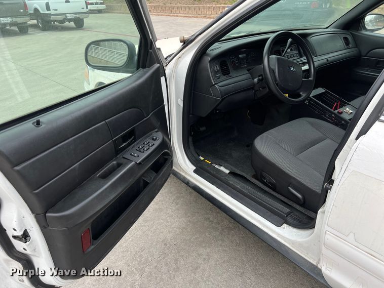 image for item KV9815 2007 Ford Crown Victoria Police Interceptor 
