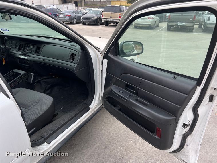 image for item KV9815 2007 Ford Crown Victoria Police Interceptor 