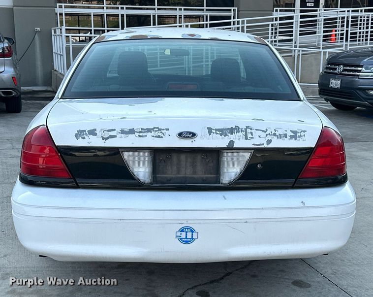 image for item KV9876 2004 Ford  Crown Victoria Police Interceptor  