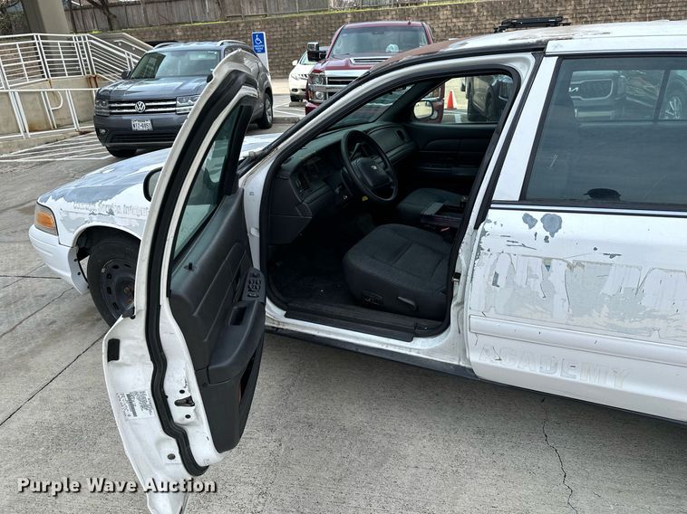 image for item KV9876 2004 Ford  Crown Victoria Police Interceptor  