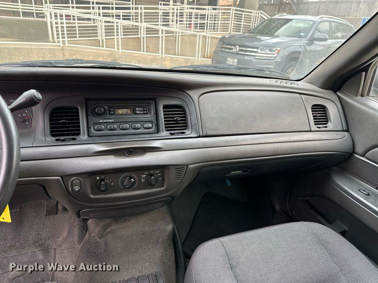 image for item KV9876 2004 Ford  Crown Victoria Police Interceptor  