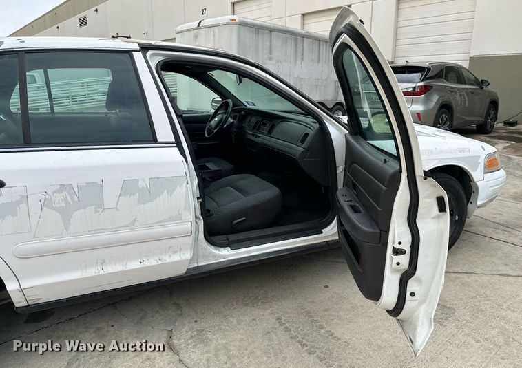 image for item KV9876 2004 Ford  Crown Victoria Police Interceptor  
