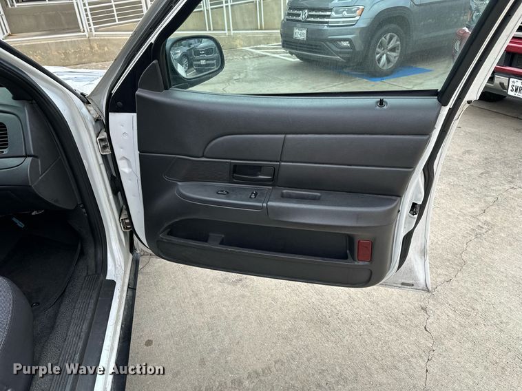 image for item KV9876 2004 Ford  Crown Victoria Police Interceptor  