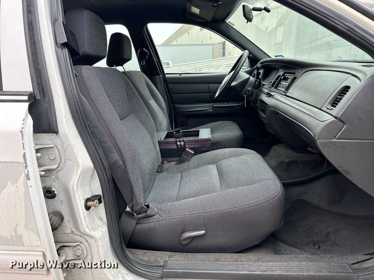 image for item KV9876 2004 Ford  Crown Victoria Police Interceptor  