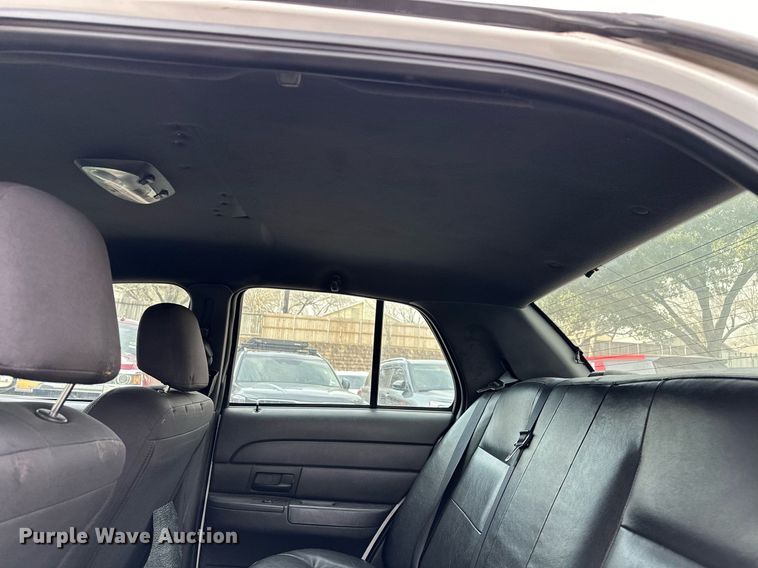 image for item KV9876 2004 Ford  Crown Victoria Police Interceptor  