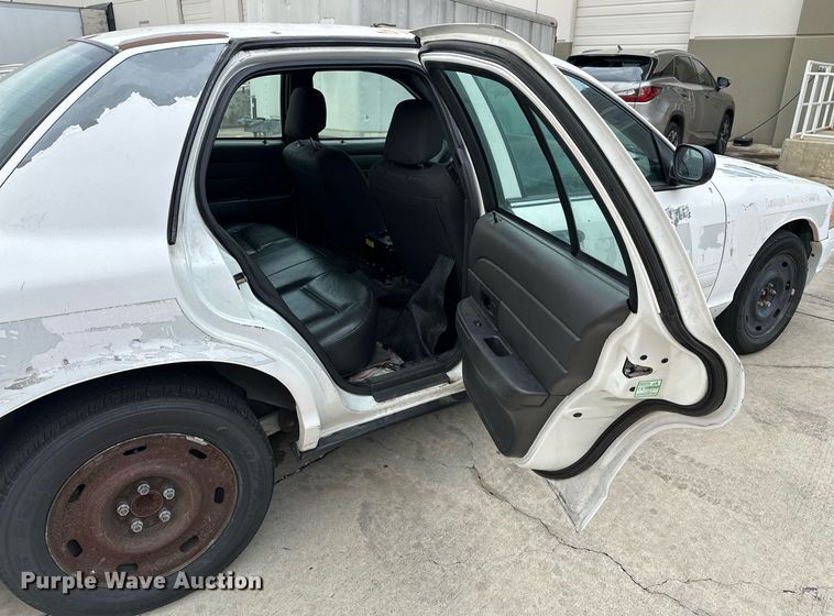 image for item KV9876 2004 Ford  Crown Victoria Police Interceptor  