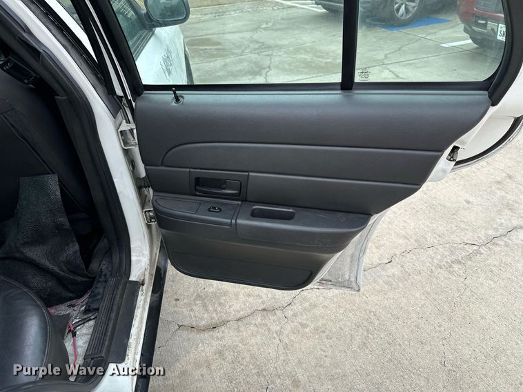 image for item KV9876 2004 Ford  Crown Victoria Police Interceptor  