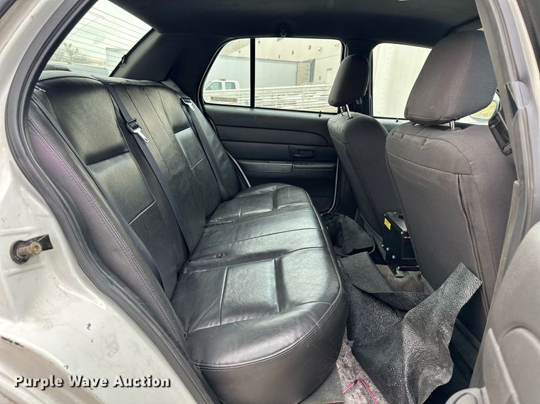 image for item KV9876 2004 Ford  Crown Victoria Police Interceptor  