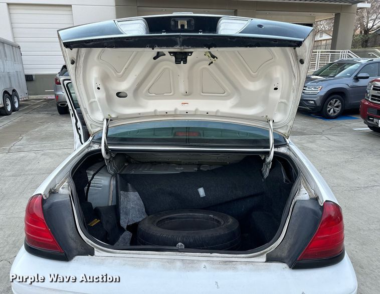 image for item KV9876 2004 Ford  Crown Victoria Police Interceptor  