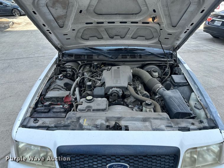 image for item KV9876 2004 Ford  Crown Victoria Police Interceptor  