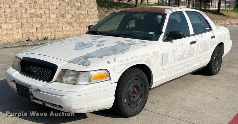 image for item KV9877 2004 Ford Crown Victoria Police Interceptor 