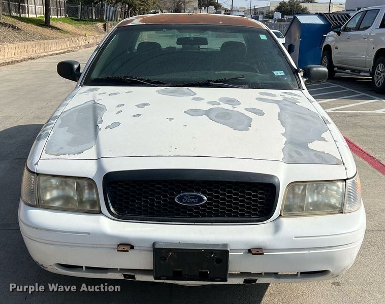 image for item KV9877 2004 Ford Crown Victoria Police Interceptor 
