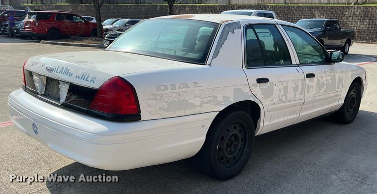 image for item KV9877 2004 Ford Crown Victoria Police Interceptor 