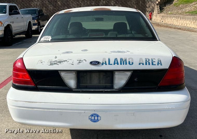 image for item KV9877 2004 Ford Crown Victoria Police Interceptor 