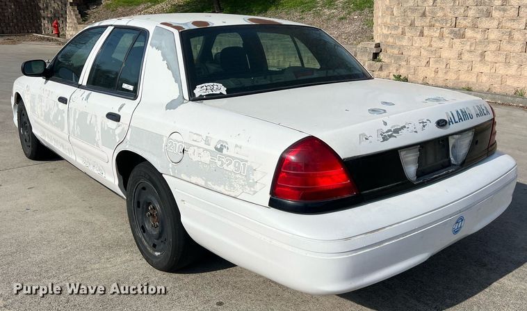 image for item KV9877 2004 Ford Crown Victoria Police Interceptor 
