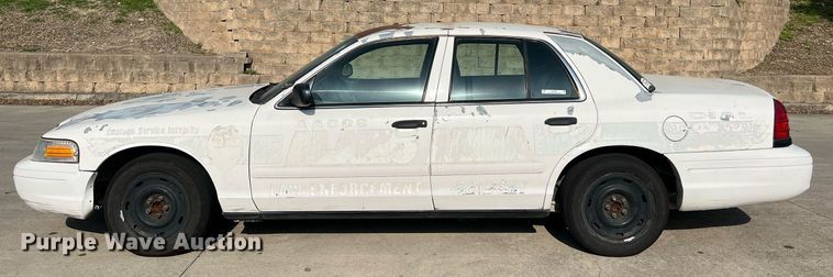 image for item KV9877 2004 Ford Crown Victoria Police Interceptor 