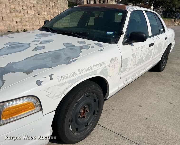 image for item KV9877 2004 Ford Crown Victoria Police Interceptor 