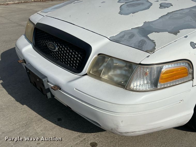 image for item KV9877 2004 Ford Crown Victoria Police Interceptor 